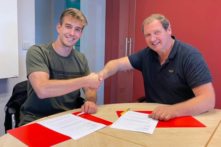 Marcel Brenner (li.) mit MTM-Teammanager Ludo Van Der Veken