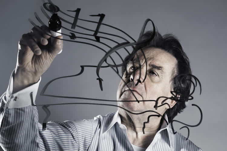 Rudolf Buchbinder darf auf dem Red Bull Ring kurz vor dem Start zum GP die Bundeshymne spielen