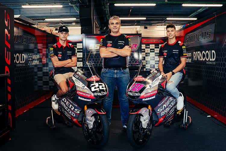 Das 2024-Team: Links Almansa, Teambesitzer Cecchini, rechts Bertelle