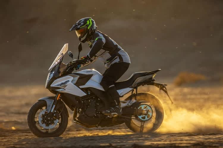 CF Moto 700MT: Vergrösserter Motor für mehr Leistung - und kaum teurer als das Vorgängermodell 650MT