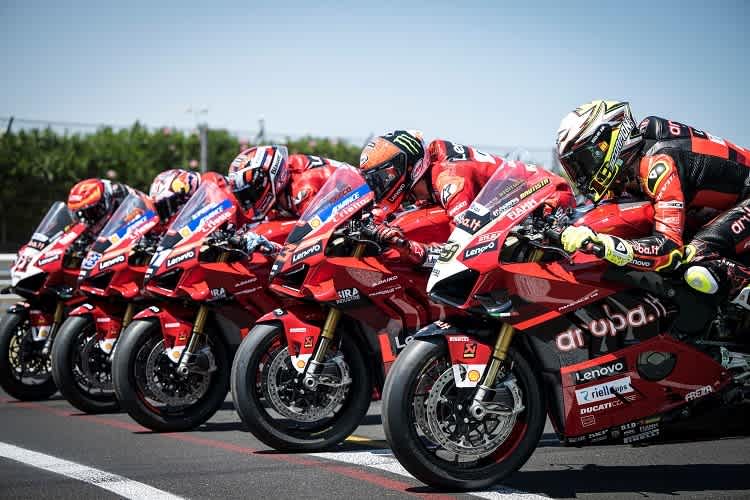 Nach dem Race of Champions versteigert: Ducati Panigale V4S in exklusiven Lackierungen