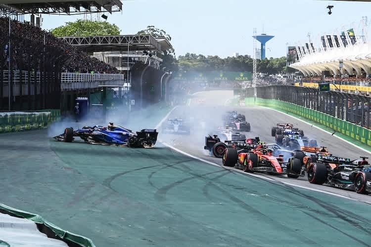 Crash zwischen Kelvin van der Linde und Liam Lawson