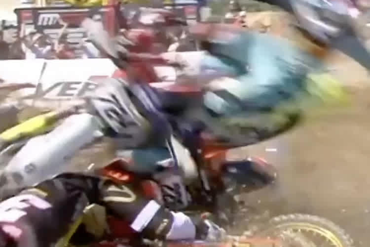 Am Start zum MXGP Qualifikationsrennen in Spanien kam es zu einem Massencrash
