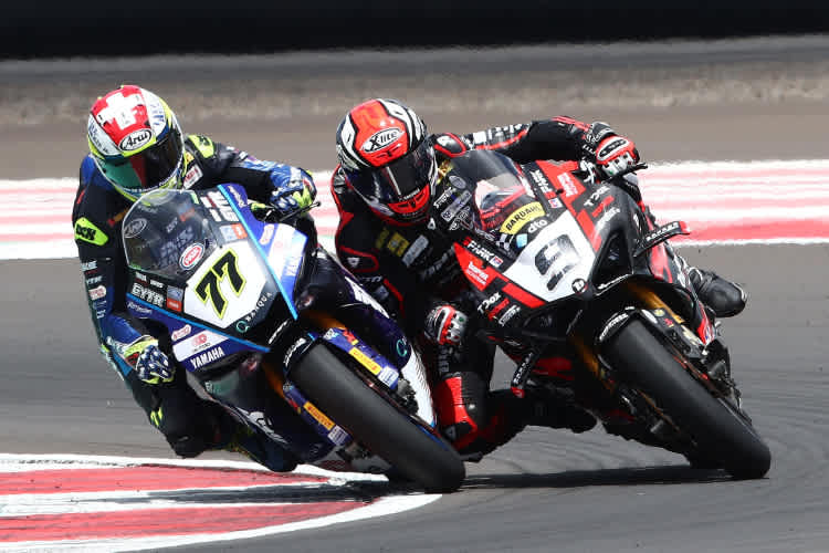 Domi Aegerter (77) gegen Danilo Petrucci