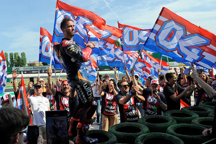 Andrea Dovizioso wurde nicht nur von seinen Fans stürmisch gefeiert