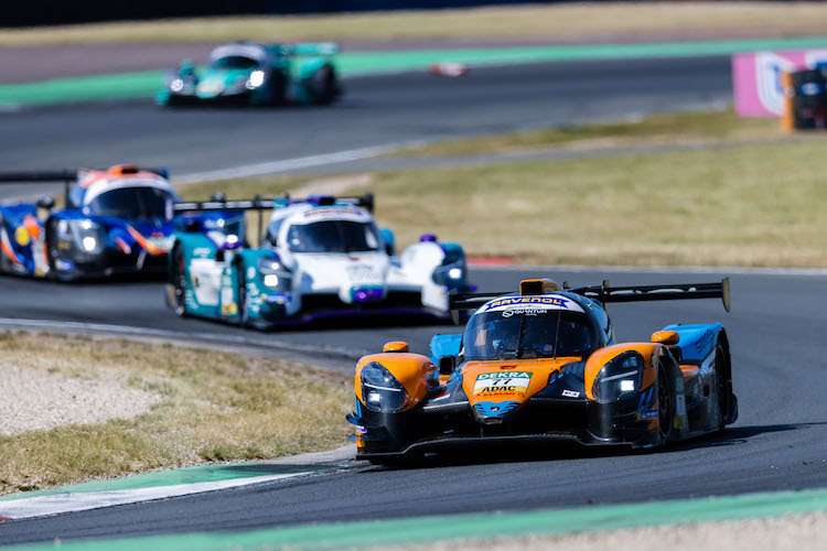  Das DKR Engineering-Duo Robin Rogalski und Valentino Catalano feiert den Debütsieg im Prototype Cup Germany