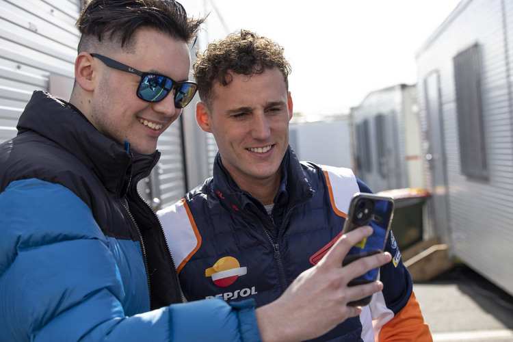 Selfies sind immer noch gefragt: Pol Espargaró