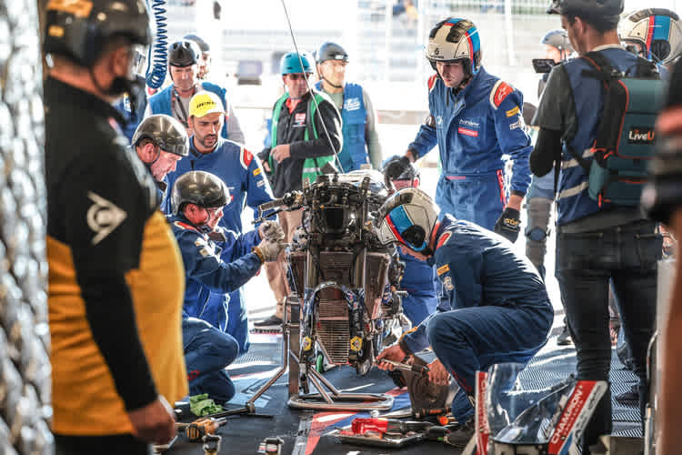 BMW muss den Motor ausbauen, um eine Chance auf Weiterfahrt zu haben