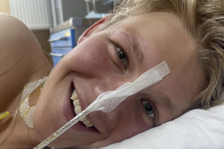August Frisk meldete sich aus dem Krankenhaus