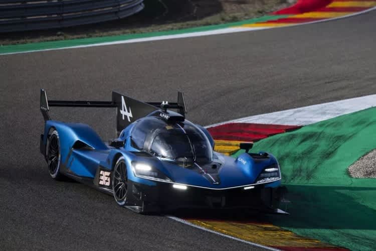 Der Alpine A424 im Motorland Aragón