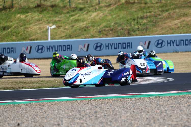 Zwei Bonovos vorne in Most