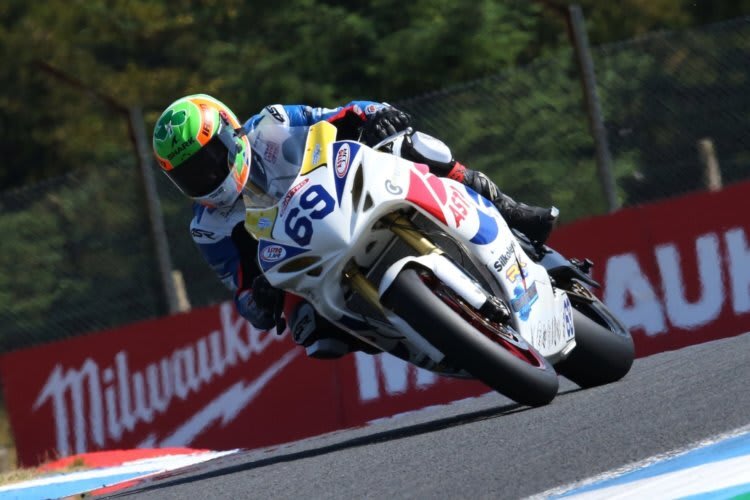 Die Suzuki GSX-R750 debütiert in Donington Park in der Weltmeisterschaft