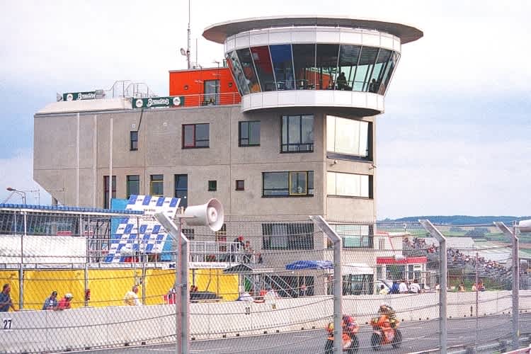 Zum WM-Comeback bekam der neue Sachsenring einen neuen Start- und Zielturm spendiert