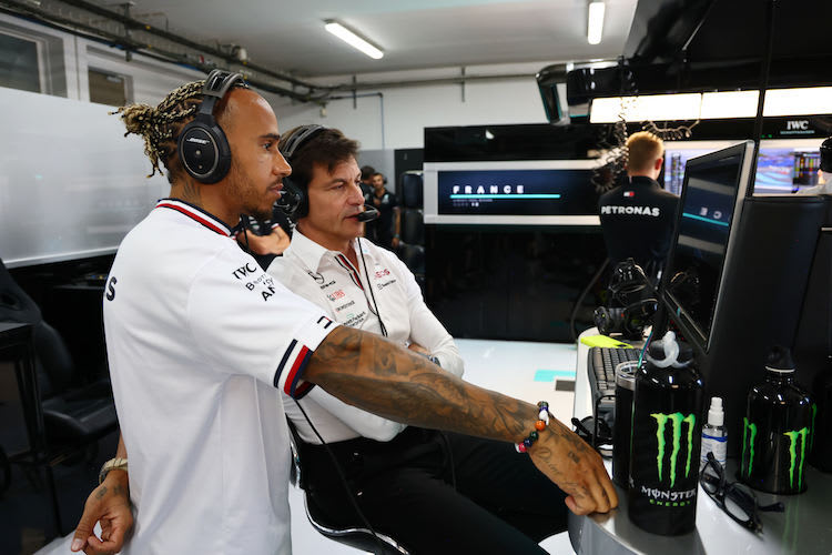 Lewis Hamilton und Toto Wolff