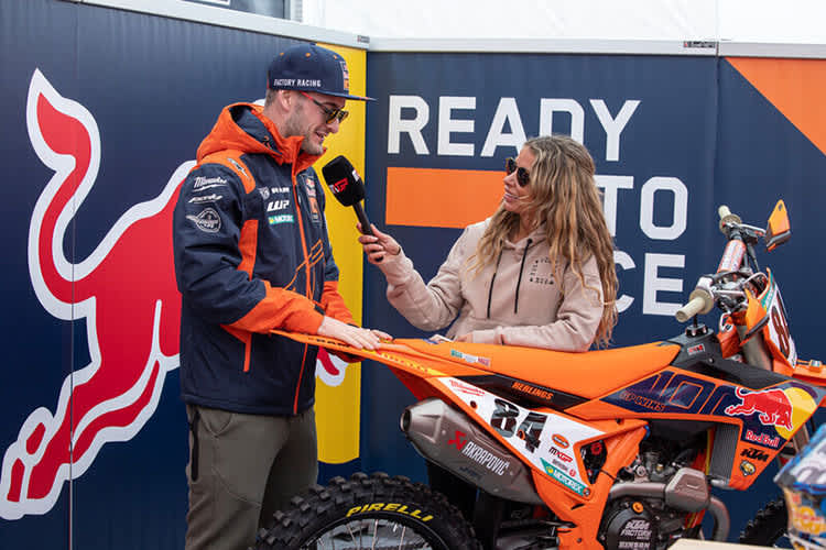 Auch auf dem Bike sind die «100 GP wins» verewigt