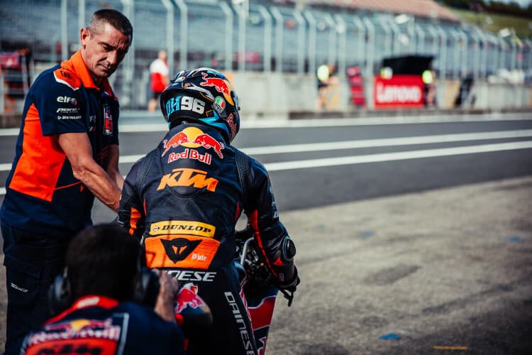 Dani Holgado wird 2024 auf einer erneuerten KTM auf Titeljagd gehen