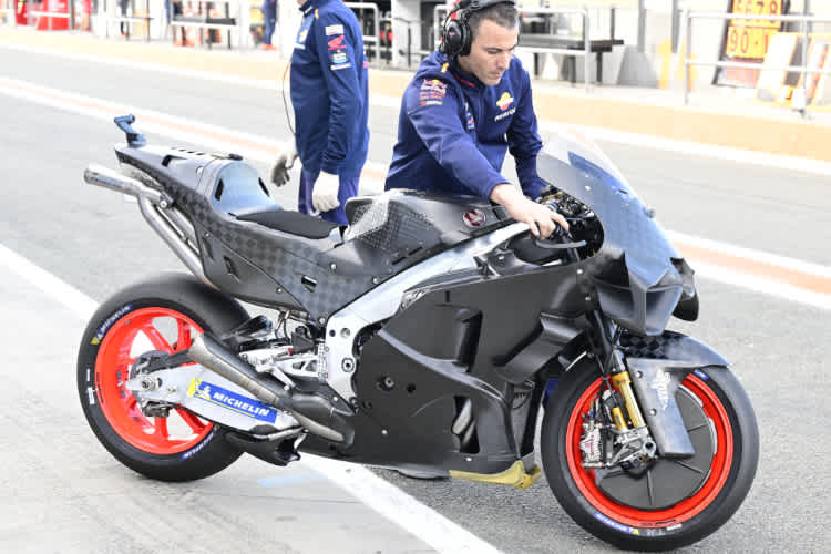 Iker Lecuona auf der neuen Honda Fireblade