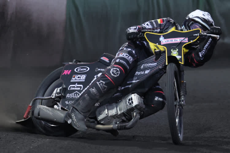 Kai Huckenbeck (rot) fällt für den Rest des Jahres aus