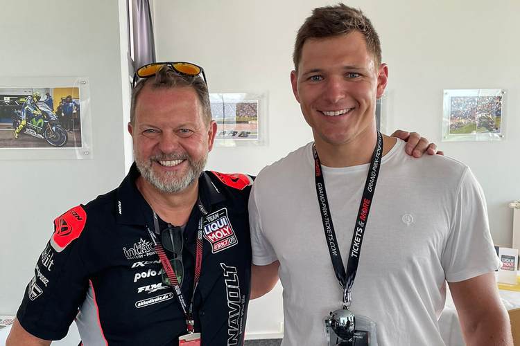 Thomas Dreßen neben Stefan Keckeisen von Intact