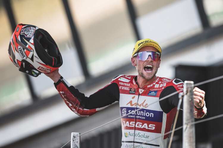 Überschwänglicher Jubel bei Jake Dixon