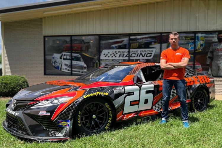 Daniil Kvyat und sein neuer Rennwagen