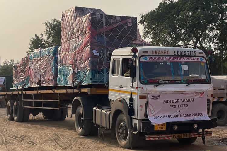 Mit diesen hochmodernen Lkw wird die MotoGP-Fracht ins Fahrerlager gekarrt