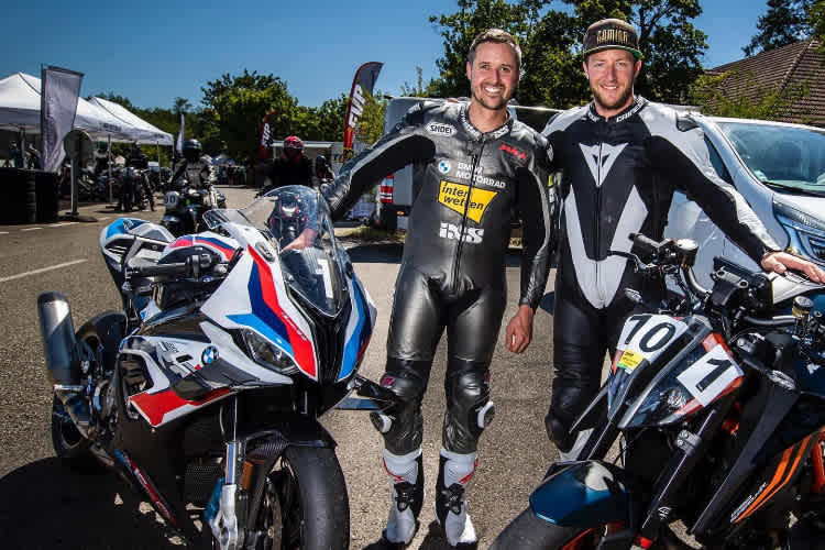 Tom Lüthi (li.) mit Ski-Rennfahrer Justin Murisier