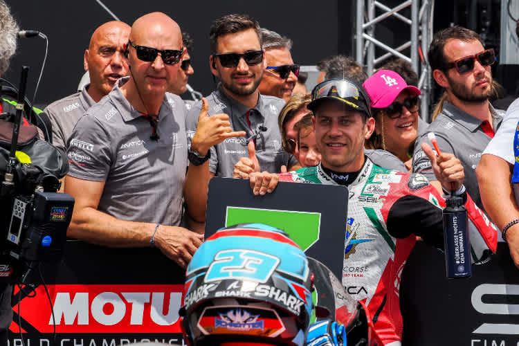 Glücklich mit seinem Bike: Marcel Schrötter