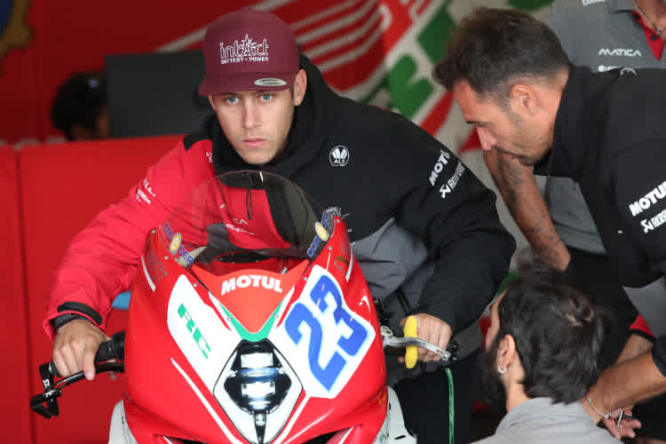 Marcel Schrötter hatte in Frankreich Jonas Folger (re.) dabei