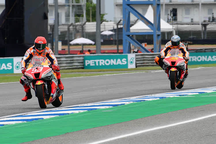 Buriram-GP: Marc Márquez (93) vor Pol Espargaró (44)