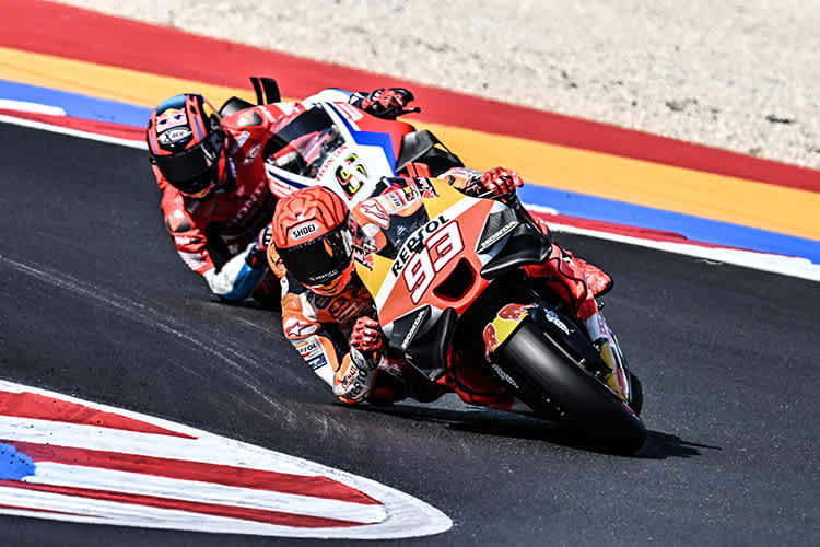 Marc Márquez im ersten Training vor Stefan Bradl in Misano