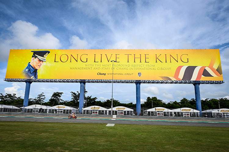 Marc Márquez: «Lang lebe der König», steht auf dem gelben Schild hinter ihm