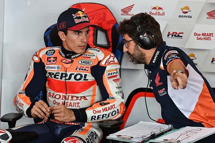 Marc Márquez heute mit Crew-Chief Santi Hernandez