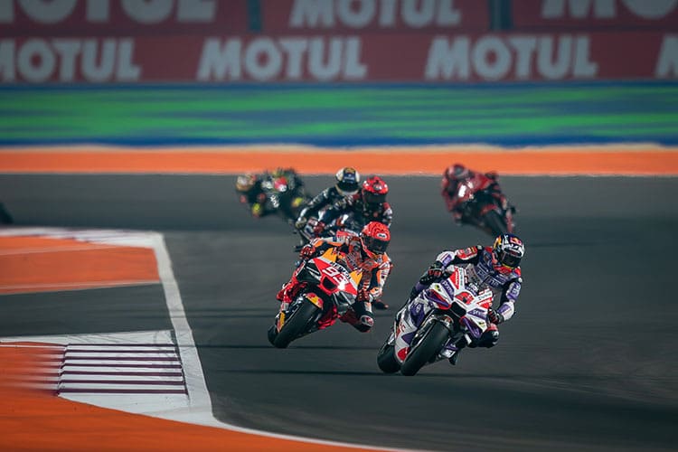 Im Sprint: Marc Márquez (93) verlor hinter Zarco (5) kostbare Zeit; Quartararo liegt hier noch hinter ihm 