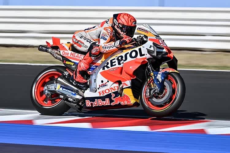 Marc Márquez beim Misano-GP 2023 neben den abfallenden Kerbs