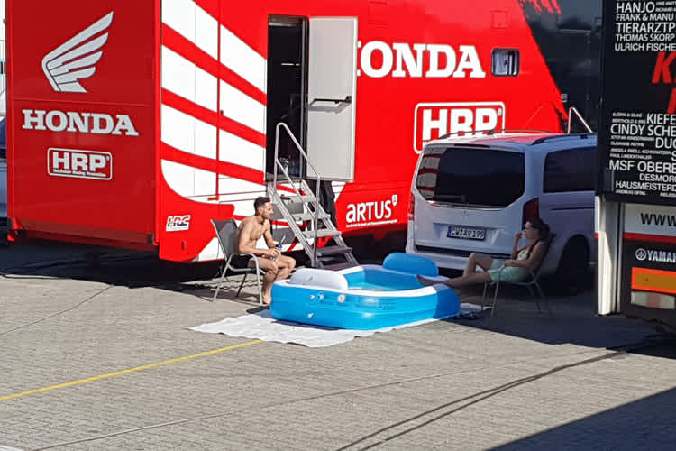 WM-Pilot Leandro Mercado macht es sich nett