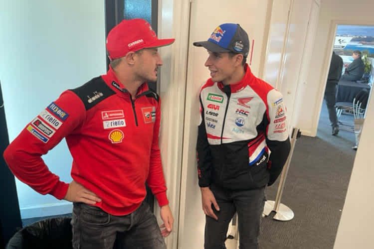 Trafen sich beim Media Debrief und waren friedlich: Jack Miller und Alex Márquez