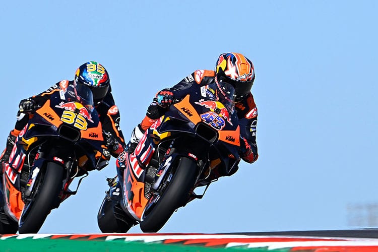 Starkes Red Bull-KTM-Duo Jack Miller (43) vor Brad Binder (33)
