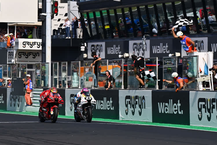 Pecco Bagnaia knapp vor Enea Bastianini