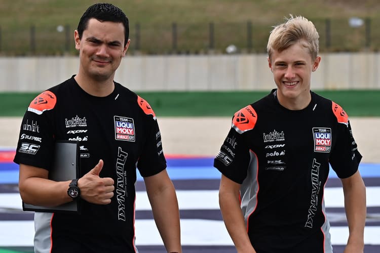 Crew-Chief Edgar und Jakob Rosenthaler (re.)