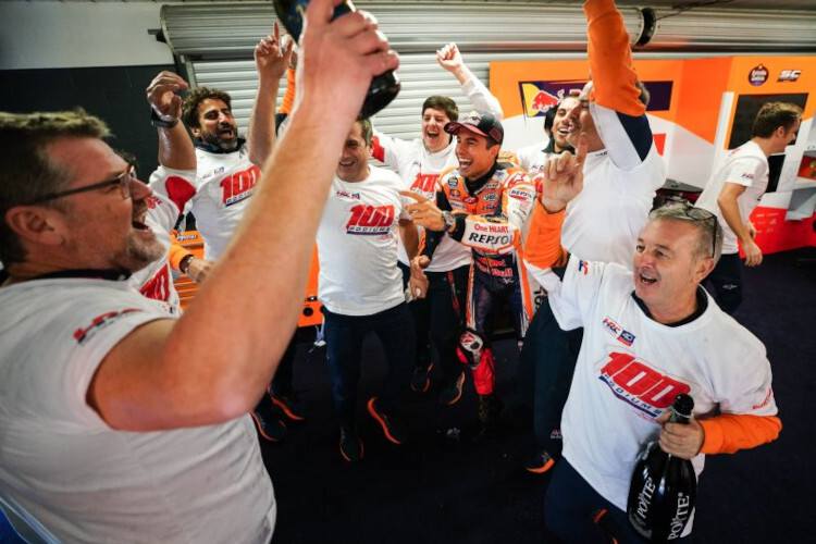 Sogar T-Shirts hatte Honda für den 100. MotoGP-Podestplatz von Márquez auf Phillip Island dabei