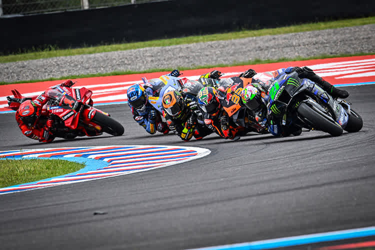 Harte Fights: Morbidelli (21) vor Binder (33), Marini, Alex Márquez und Bagnaia (1)