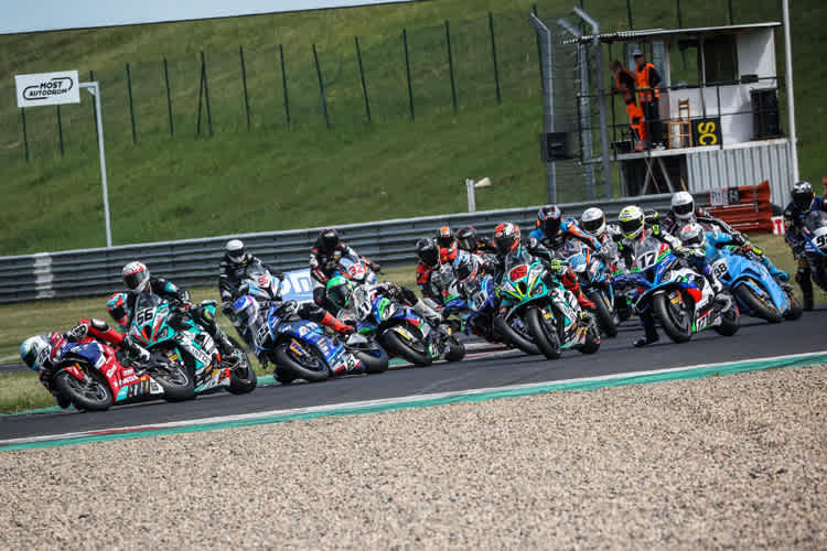 Zu voll, Mikhalchik (#17) schräg hinter Hobelsberger (#52)