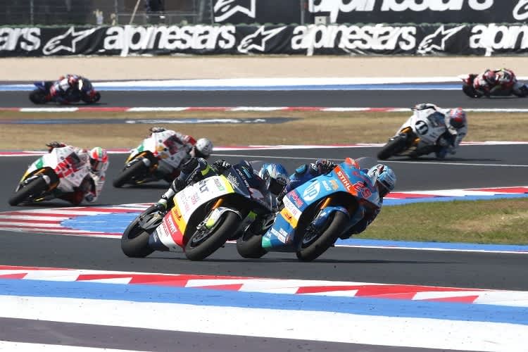 Hector Garzo (4) und Nicolas Sppinelli (29) kämpften während der ganzen Renndauer um den Sieg