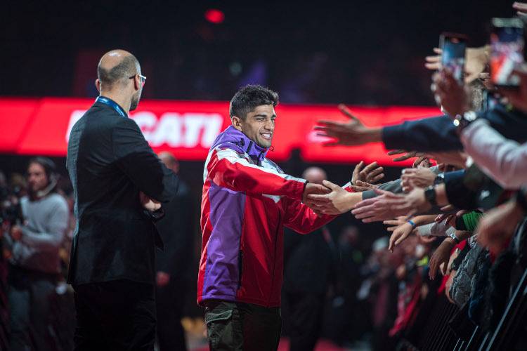 Jorge Martin ließ sich in der «Unipol Arena» von den Ducatisti feiern