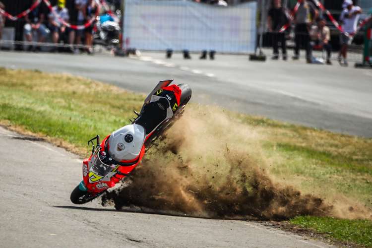 Noderers BMW alleine unterwegs