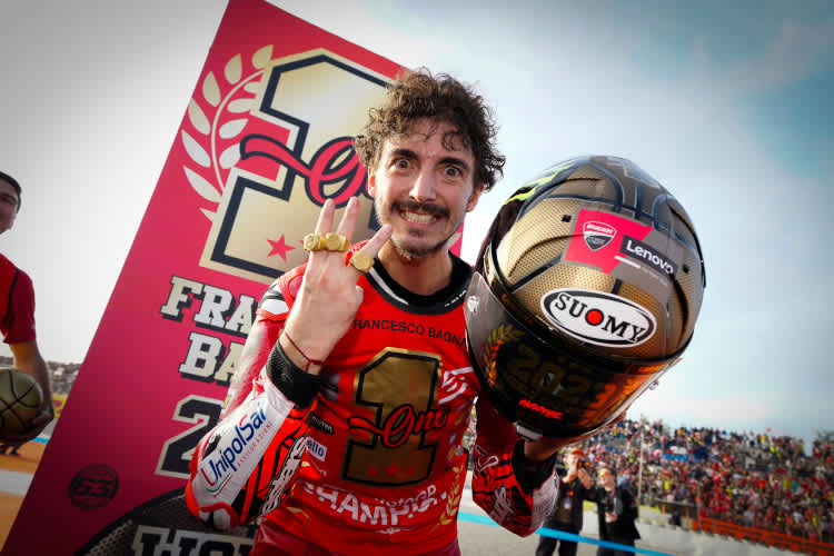 Pecco Bagnaia (li.) gratulierte Polesetter Marco Bezzecchi