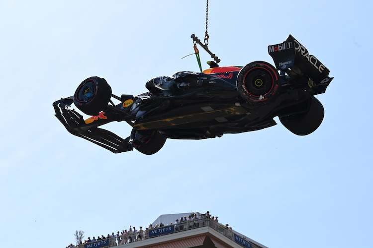 Der Red Bull Racing wurde in die Lüfte gehoben – und die Konkurrenz freute sich