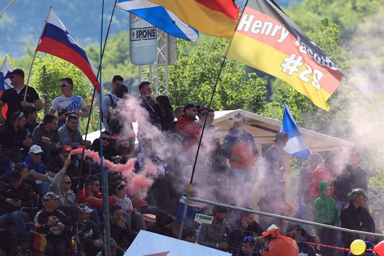 Die Zuschauerkulisse in Pietramurata ist einzigartig