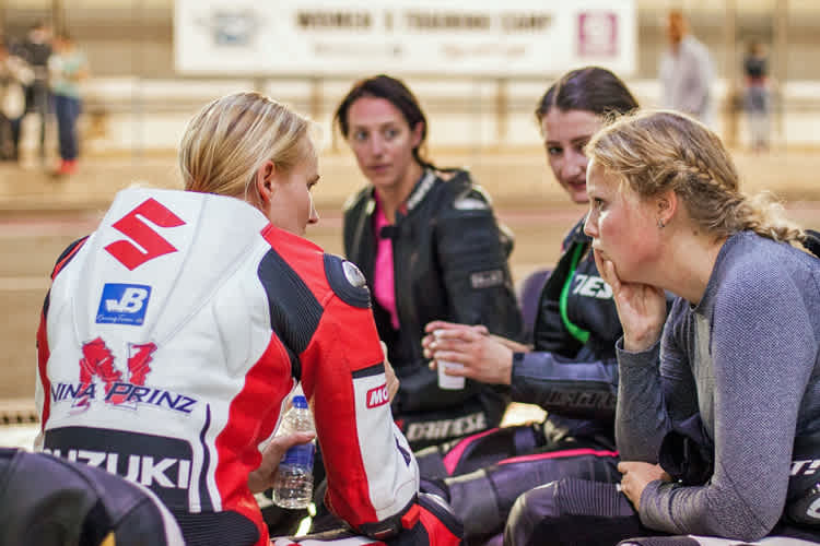 Nina Prinz (li.) sagt, wo es langgeht